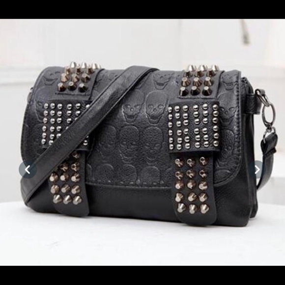 Small Rivit Skull Crossbody bag - Picture 2 of 11